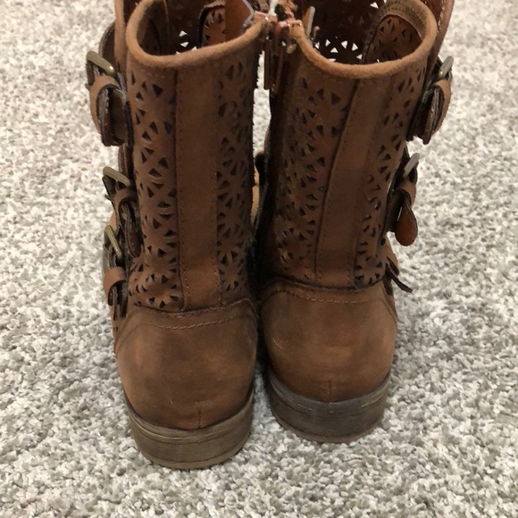 Boots - Picture 3 of 3